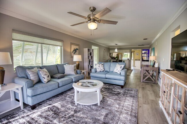 Building Photo - Seasonal Short-Term Villa at Augusta Villas in Plantation!