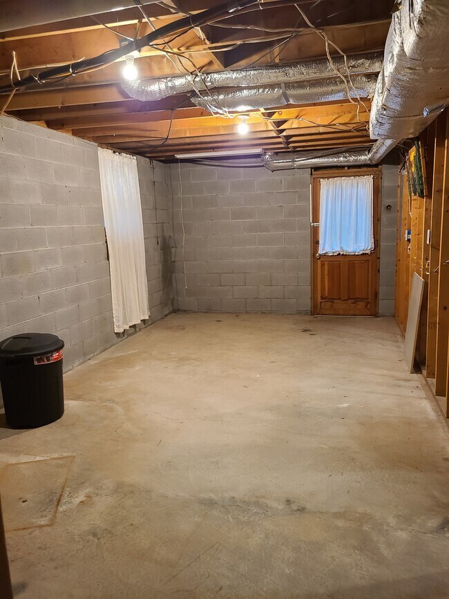 Building Photo - 120 Rocky Stream Ct