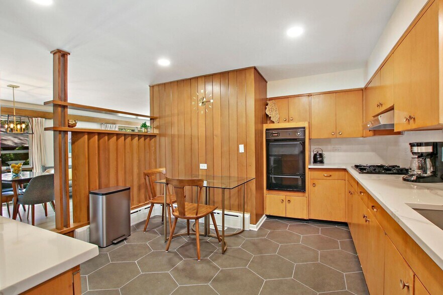 Building Photo - 435 Lynn Terrace