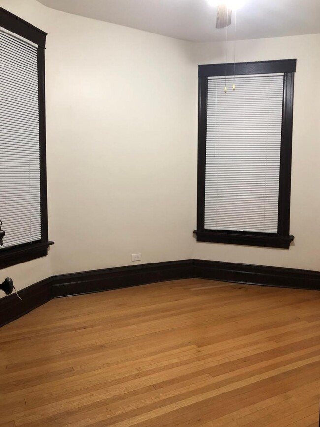 Building Photo - 3 bedroom in Chicago IL 60647