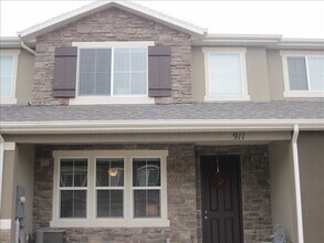 Building Photo - 911 Halstead Dr