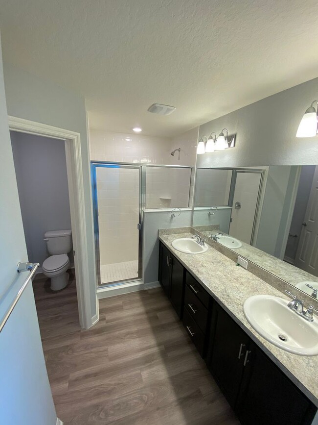Building Photo - 4-Bedroom, 2-Bathroom in Winter Haven