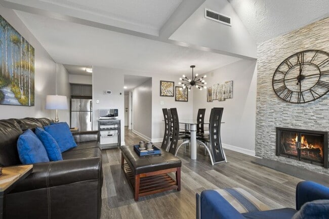 Building Photo - Modern Fully Furnished Home with Stunning ...