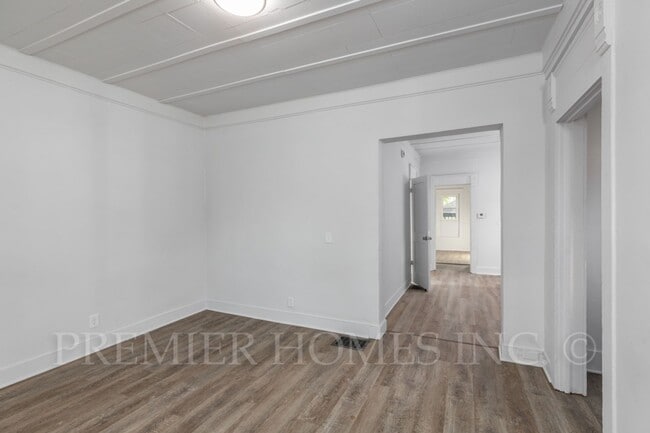 Building Photo - 3 Bed Single-Family Home Near Aultman Hospital – $1,595/mo