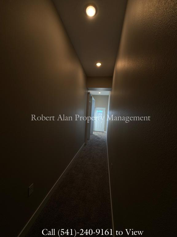 Building Photo - 2601 SW Hailey Ave