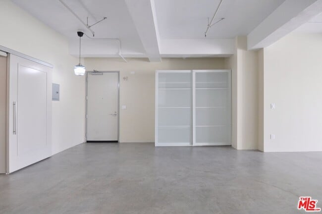 Building Photo - 849 S Broadway