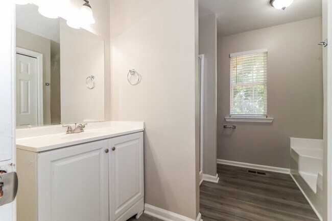 Building Photo - 1980 Morning Walk NW