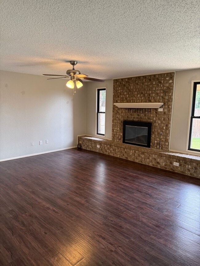 Building Photo - Updated 3-2-2 in Northwest Lubbock Near TC...