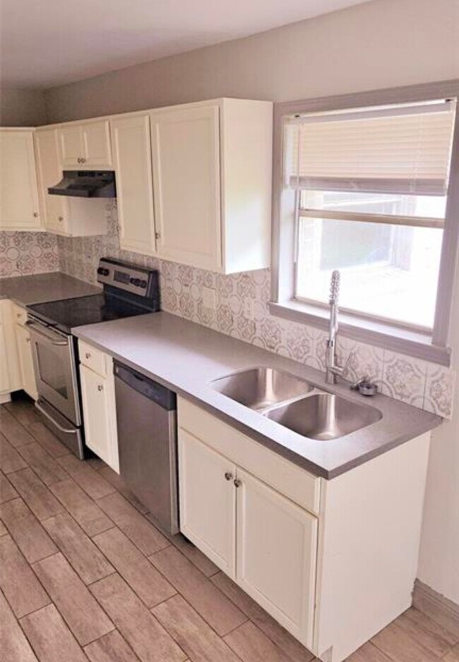 Building Photo - 3308 Sophie Ann Dr