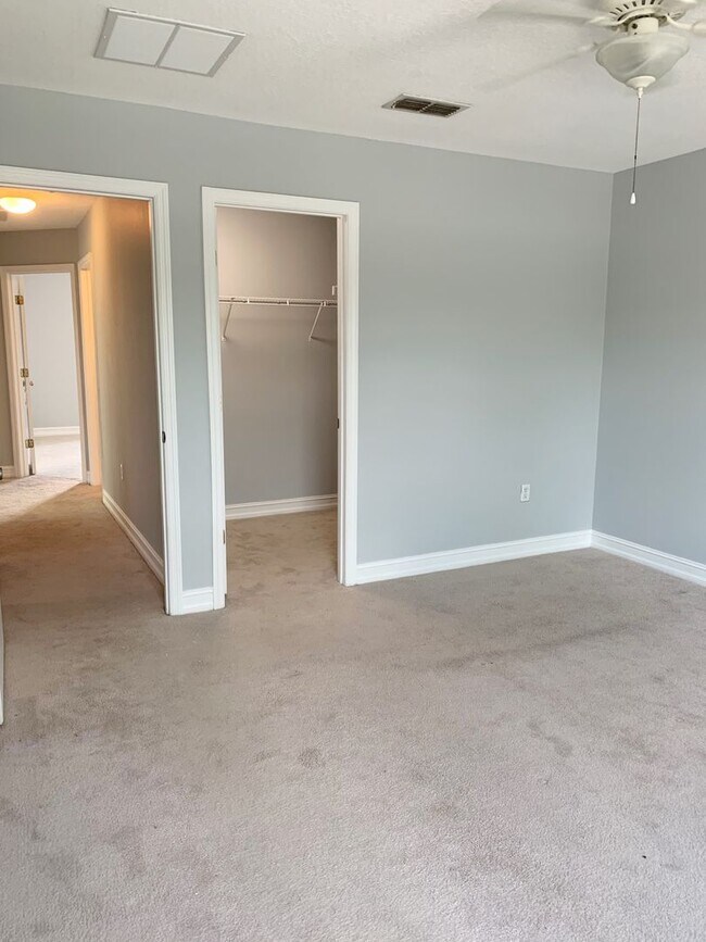 Building Photo - Nice 3/2.5 Single Family Home