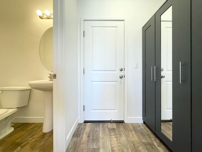 Building Photo - HOLIDAY MOVE IN SPECIAL!