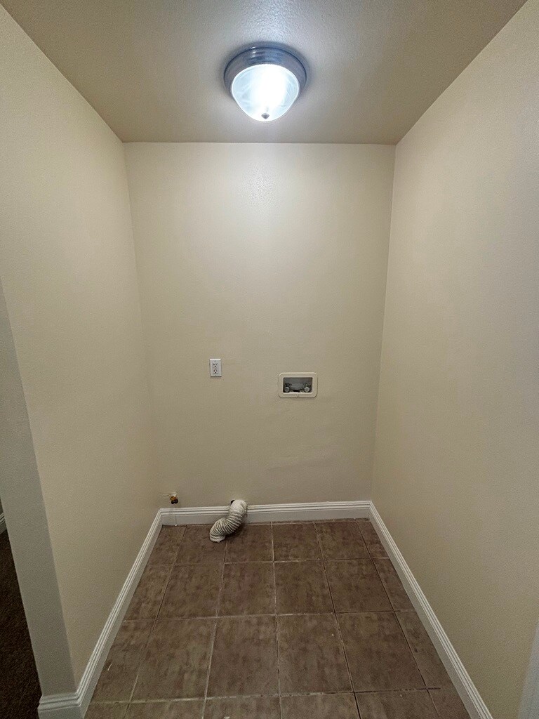 Building Photo - 732 E 74th St