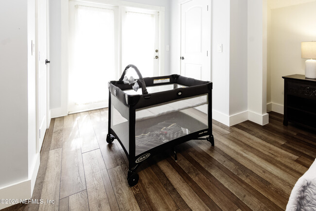 Building Photo - 506 Cali Dr