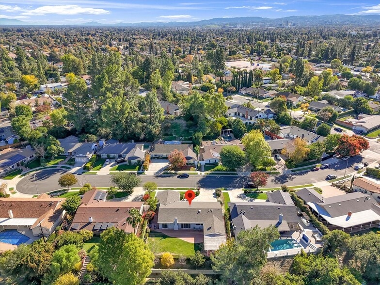 Building Photo - 8201 Clemens Ave