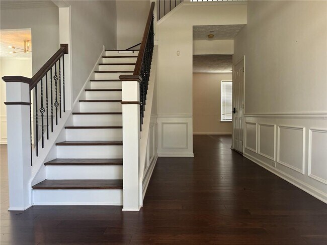 Building Photo - 3184 Elmwood Ct