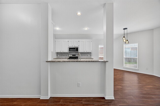 Building Photo - 4902 Lake Catherine Ct