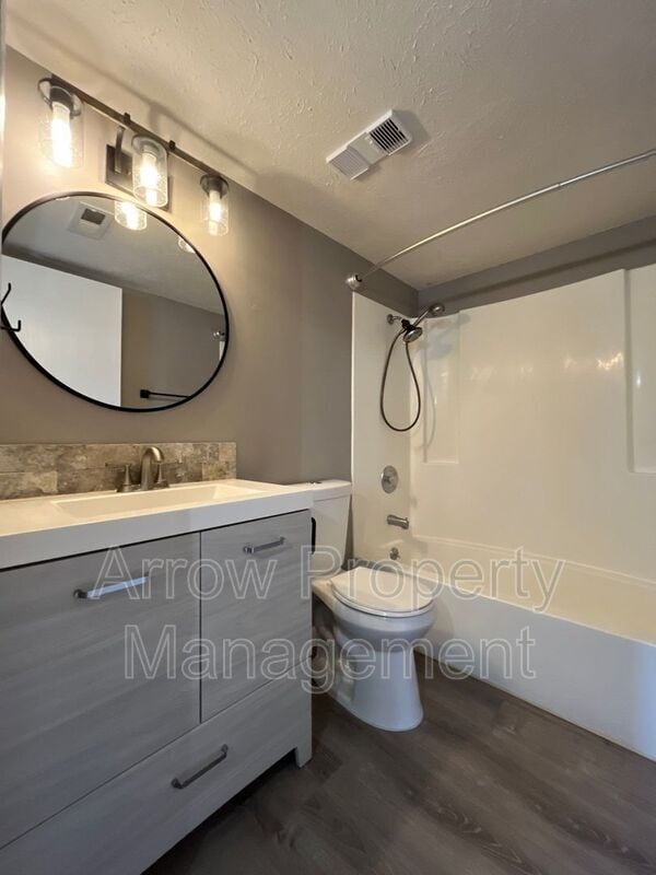 Building Photo - 3405 Holdrege St