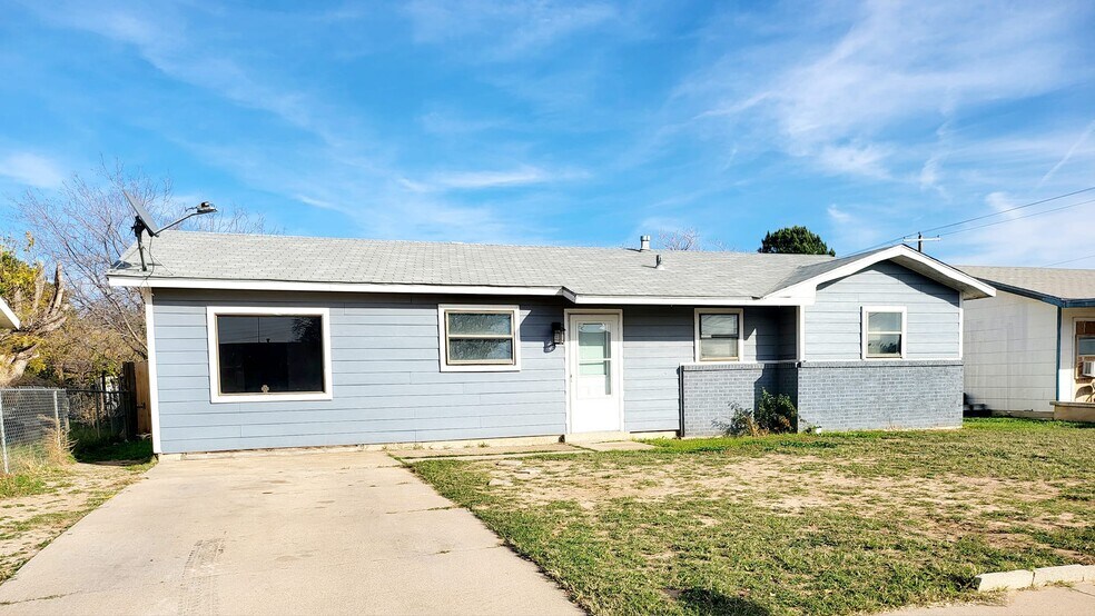 Building Photo - 3702 Caroline St