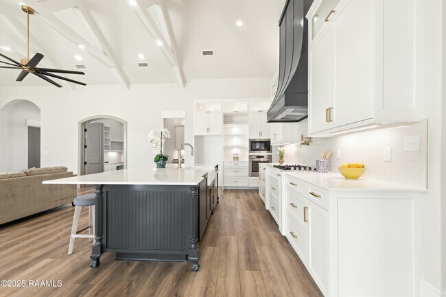 Building Photo - 109 Trailing Oaks Dr