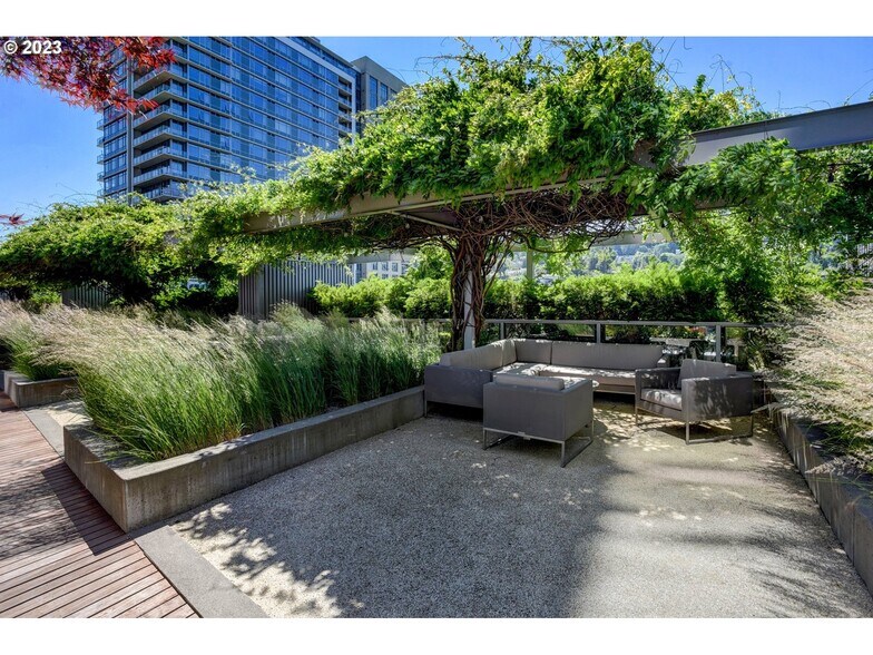 Building Photo - 3601 sw river parkway