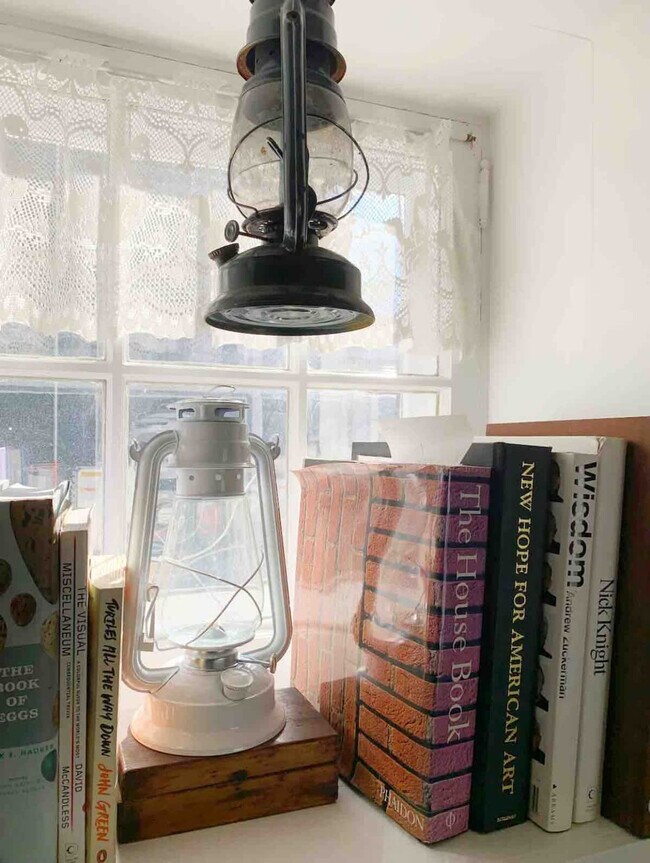 Building Photo - 54 River Dr