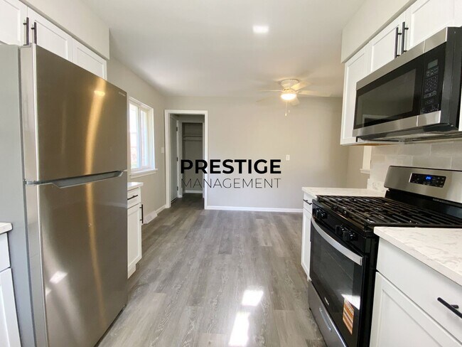 Building Photo - Large 3 Bedroom Home In Gary