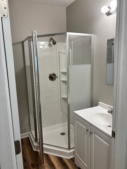 Building Photo - 215 N Bridge St