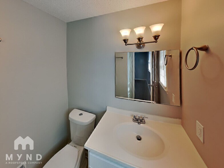 Building Photo - 139 Edgeway Rd