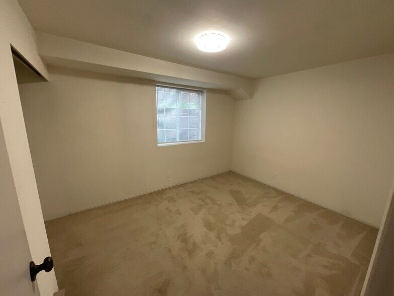 Building Photo - 5214 Woodlawn Ave N