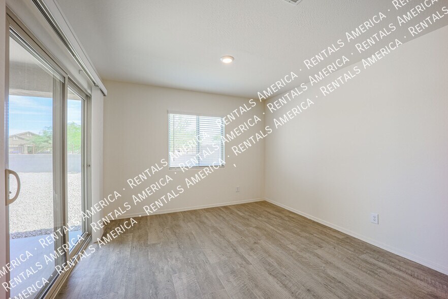 Building Photo - 466 W Black Hawk Pl