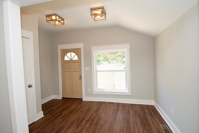 Building Photo - 2404 Jefferson Ave