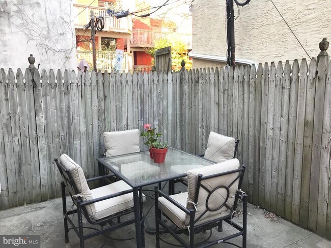 Building Photo - 511 S 17th St