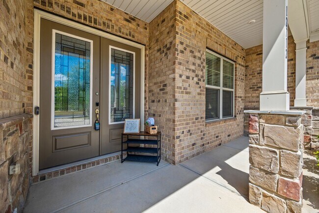 Building Photo - Stunning 4 bedrm, 3.5 Bath home in Chapel Cove of South Charlotte!