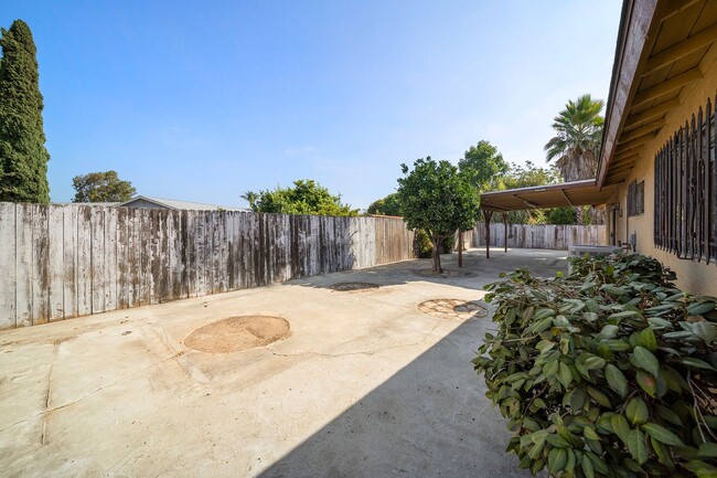 Building Photo - Charming 3 bedroom 2 bath in Escondido!