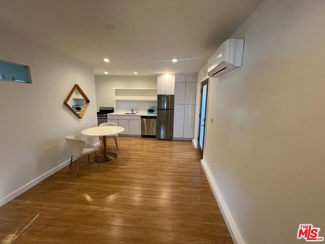 Building Photo - 7040 Semrad Rd