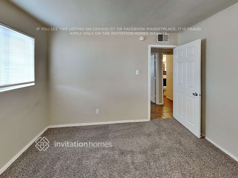 Building Photo - 2944 W Solano Dr N