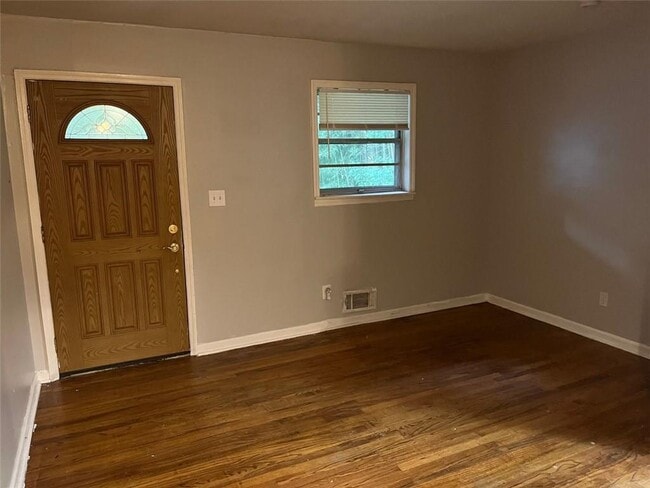 Building Photo - 841 Larkin Ln