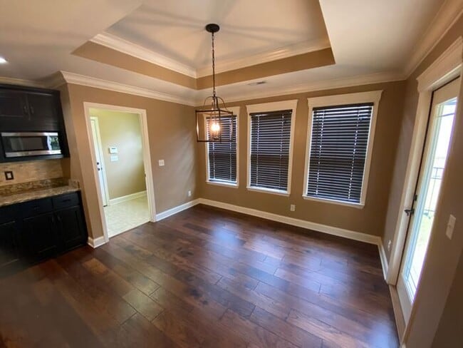 Building Photo - Now Offering ONE-MONTH FREE as Move-in Cre...