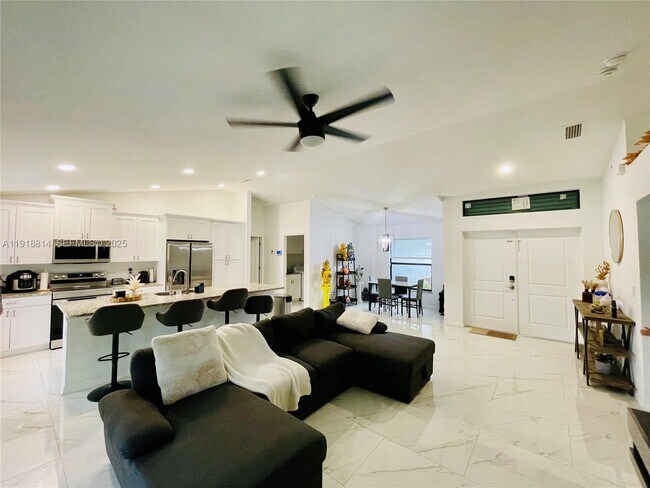 Building Photo - 1703 Edison Ave