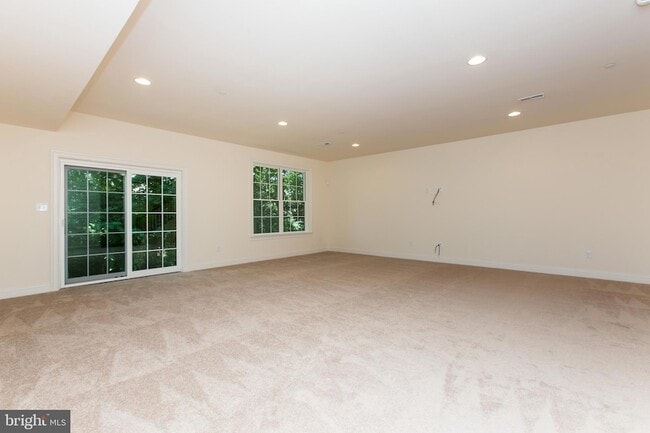 Building Photo - 18 Parkview Cir.