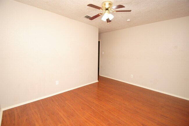 Building Photo - 614 Dalewood Dr