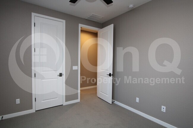 Building Photo - 824 E Ashurst Dr