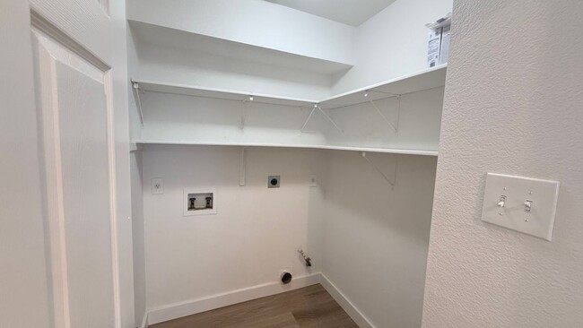 Building Photo - 1207 Darless Dr