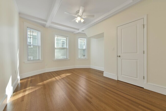Building Photo - 48 Manthorne Rd