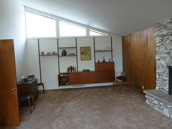 Building Photo - 205 Pell Cir