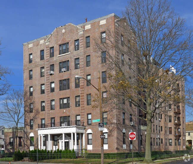 Building Photo - 301 Oriental Boulevard