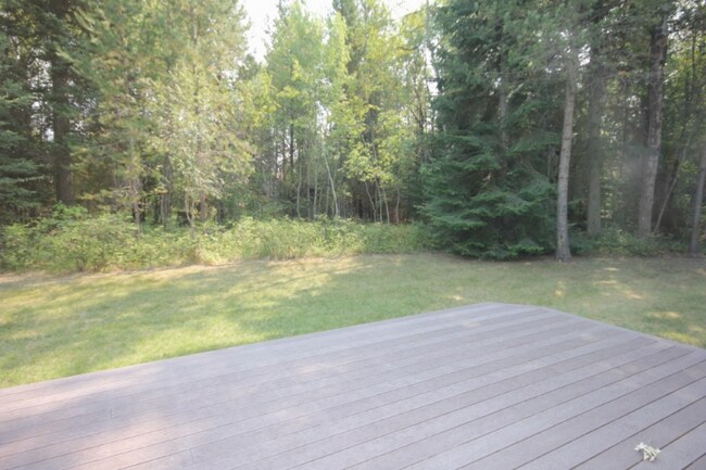 Building Photo - 3 Fairway Dr