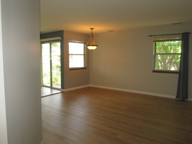 Building Photo - 56 N Victoria Ln
