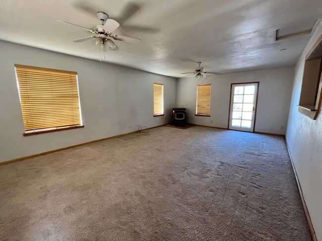 Building Photo - BEAUTIFUL Mountain Home