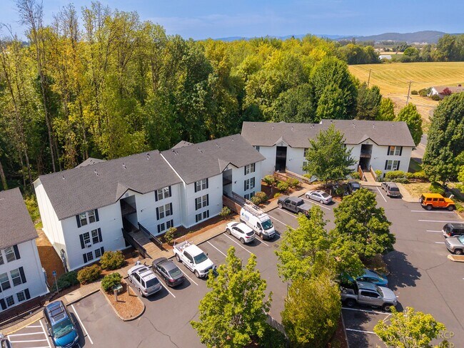 Building Photo - Bluebird Cozine Creek ***MOVE IN SPECIAL $...